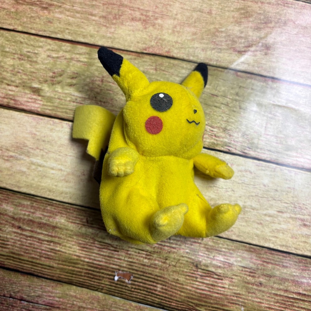 Vintage 1999 Pikachu Plush Pouch Pokemon Treat Keepers OddzOn Y2K Kidcore